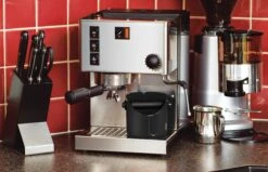 Dreamfarm Grindenstein Knock Box - Black 7 Dreamfarm Grindenstein Knock Box - Black -Coffee Supplies Store Dreamfarm Grindenstein Scene Charcoal 1 6343a759 88ae 4f5b a300 17e0236d7fa4