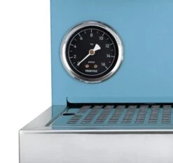 Profitec GO Espresso Machine - Blue With Blackened Oak 19 Profitec GO Espresso Machine - Blue With Blackened Oak -Coffee Supplies Store ProfitecGO blau Manometer 36ce64af f2f4 4a36 9447 6a4065ef3aba