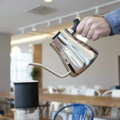 Fellow Stagg 1L Pour-Over Kettle - Polished Steel 10 Fellow Stagg 1L Pour-Over Kettle - Polished Steel -Coffee Supplies Store TG7A6179
