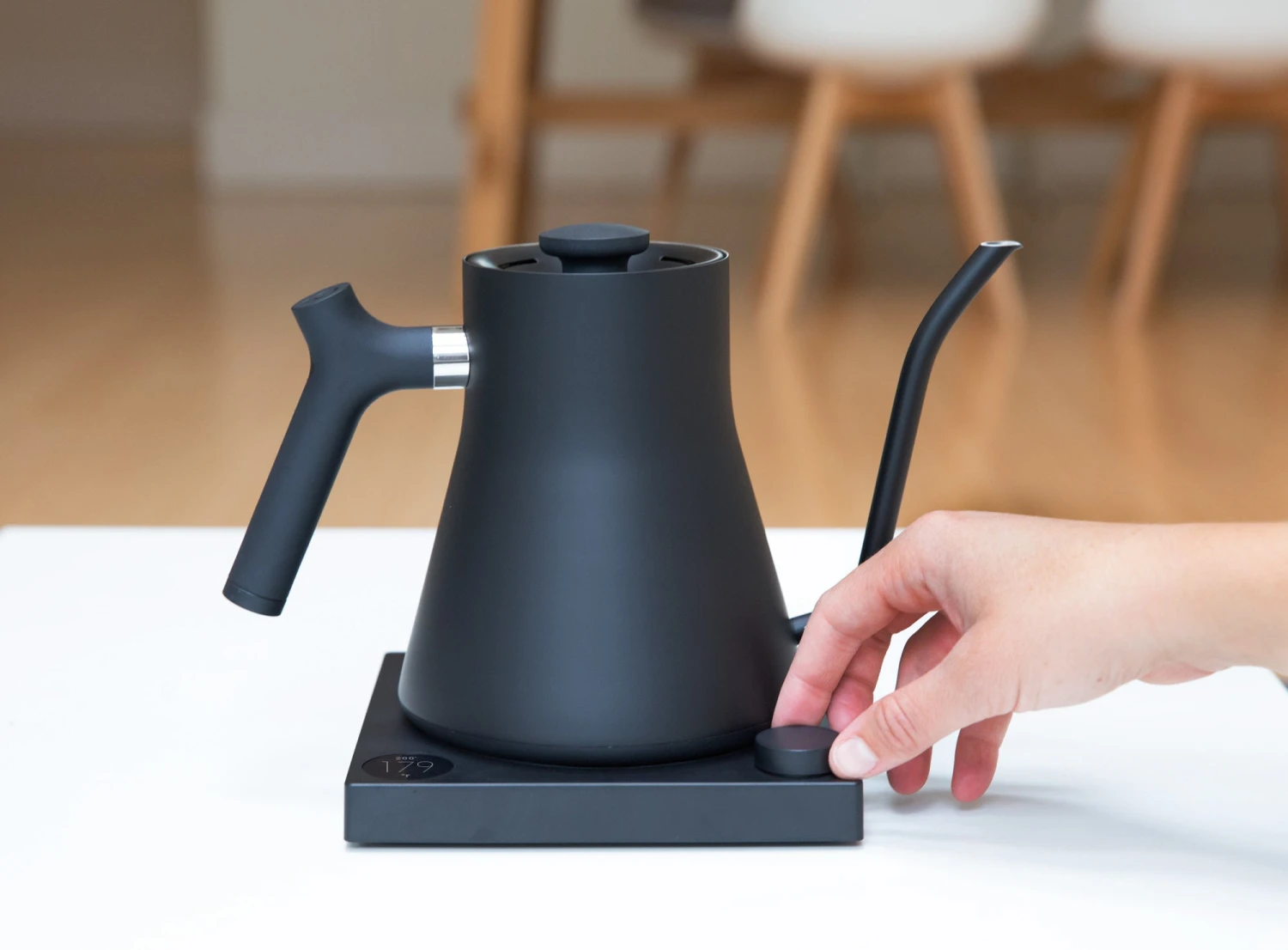 Fellow Stagg EKG 0.9L Kettle - Matte Black 4 Fellow Stagg EKG 0.9L Kettle - Matte Black - Image 2