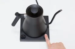 Fellow Stagg EKG 0.9L Kettle - Matte Black 10 Fellow Stagg EKG 0.9L Kettle - Matte Black -Coffee Supplies Store TG7A8068staggekg3