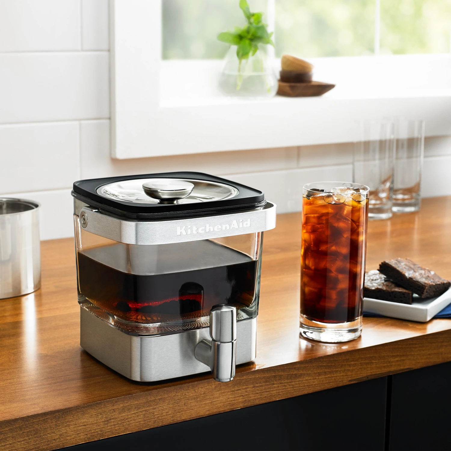 KitchenAid® Cold Brew Coffee Maker - 19 Cup 4 KitchenAid® Cold Brew Coffee Maker - 19 Cup - Image 2