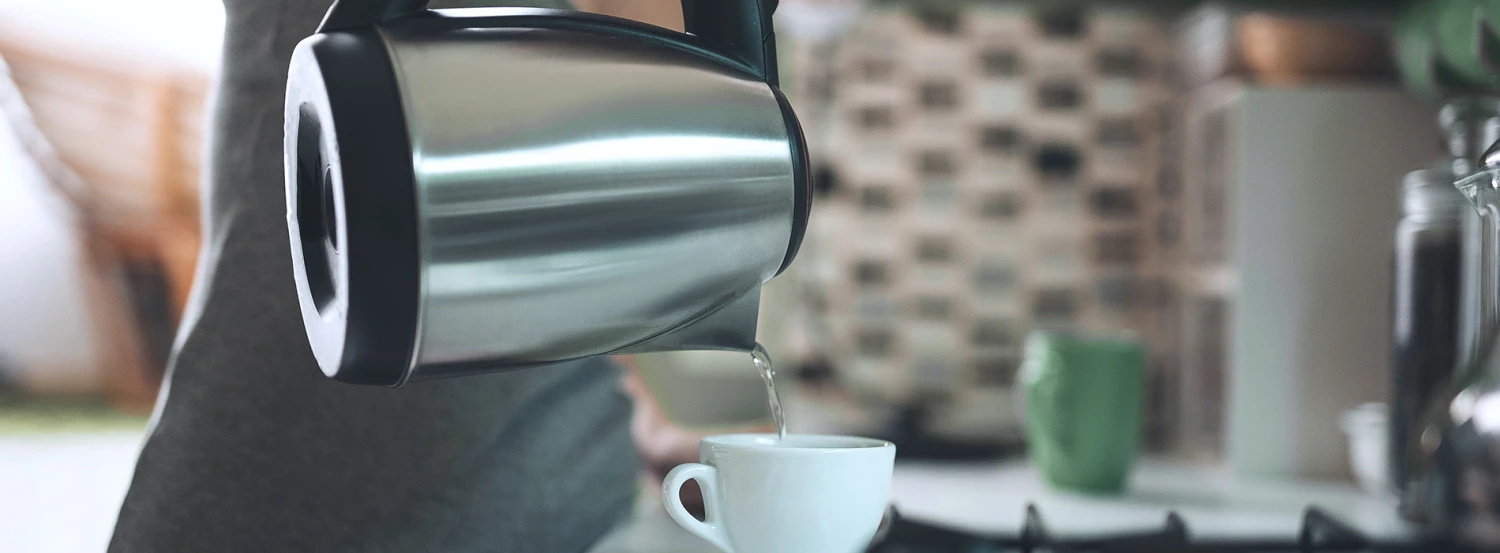 Bodum Bistro 34oz Electric Water Kettle In Red 4 Bodum Bistro 34oz Electric Water Kettle In Red - Image 2